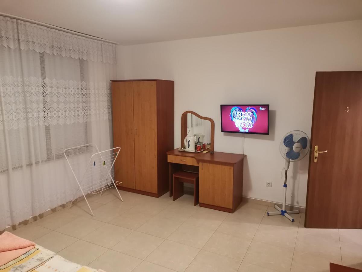 Hotel Къща За Гости Кадиеви à Primorsko Extérieur photo